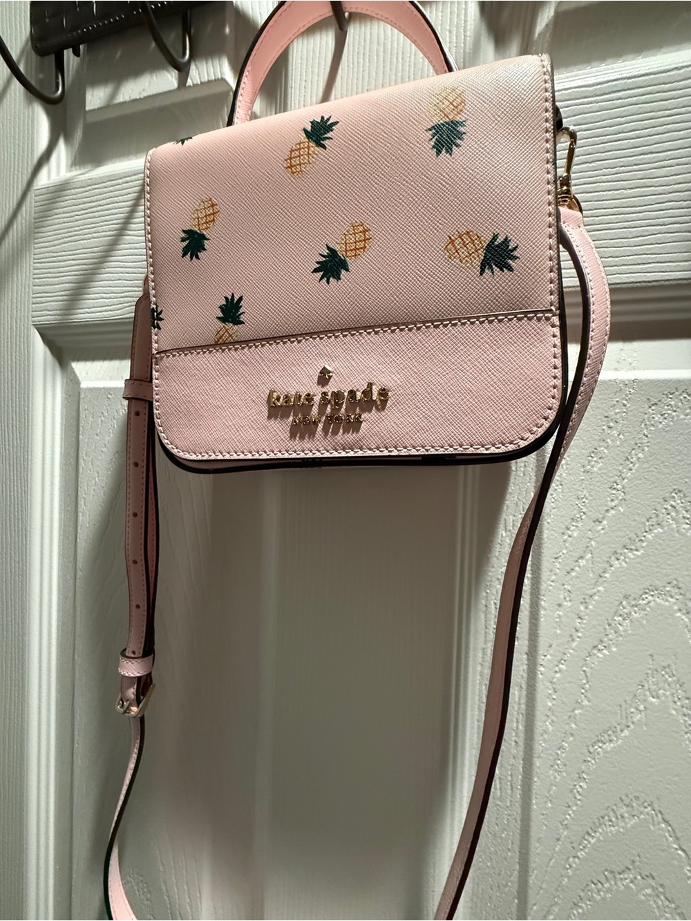 kate spade pink pineapple-print crossbody bag